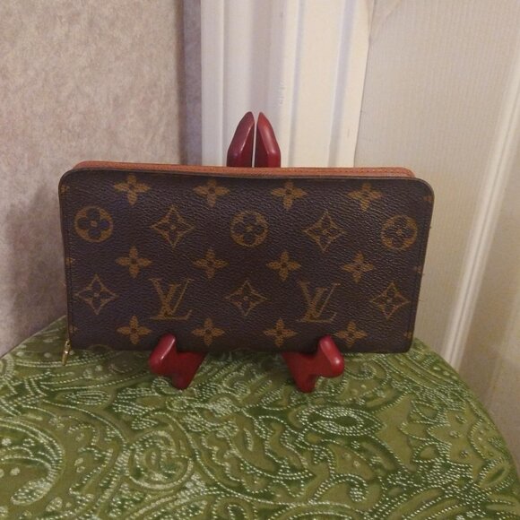 Louis Vuitton Handbags - Louis Vuitton Monogram Zippy Wallet